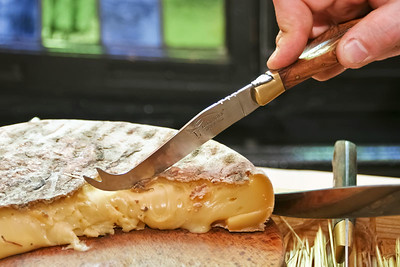 saint-nectaire-fromage-aop-auvergne coeur bien coulant à la découpe