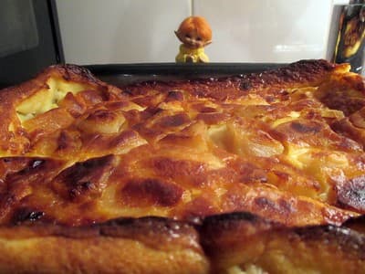 Far aux pommes caramélisées bien doré une recette traditionnelle de Bretagne