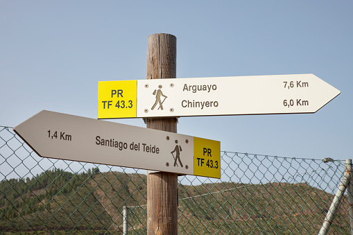 Hinweisschilder überall beim Rundgang um den Chinyero, Casa Madera, Wandern