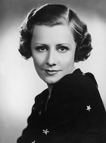 1935, November 17 - "Irene Dunne's Recipe for Happiness"
