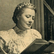 As warmhearted mother in "I Remember Mama," she played one of her most sympathetic roles.