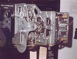 Howard H. Aiken construyó el Harvard Mark I en (1930)