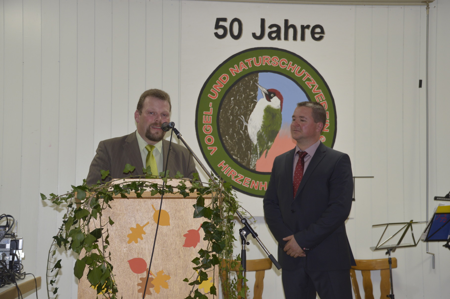 Bürgermeister Götz Konrad mit dem 1. Vorsitzenden Sascha Hermann