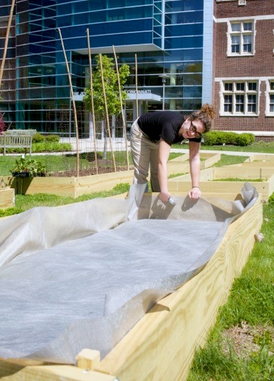  Bri, a JFS volunteer, helped construct the garden beds of the Jewish Family Service Barbash Family Vital Support Center Community Garden, located at the Hebrew Union College-Jewish Institute of Religion.