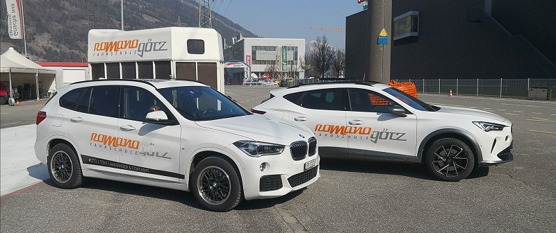 Cupra Formentor und BMW X1 für Fahrunterricht mit Anhänger Kat BE der Fahrschule Romano Götz