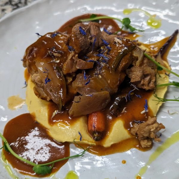 Epaule d agneau confite, houmous et carotte