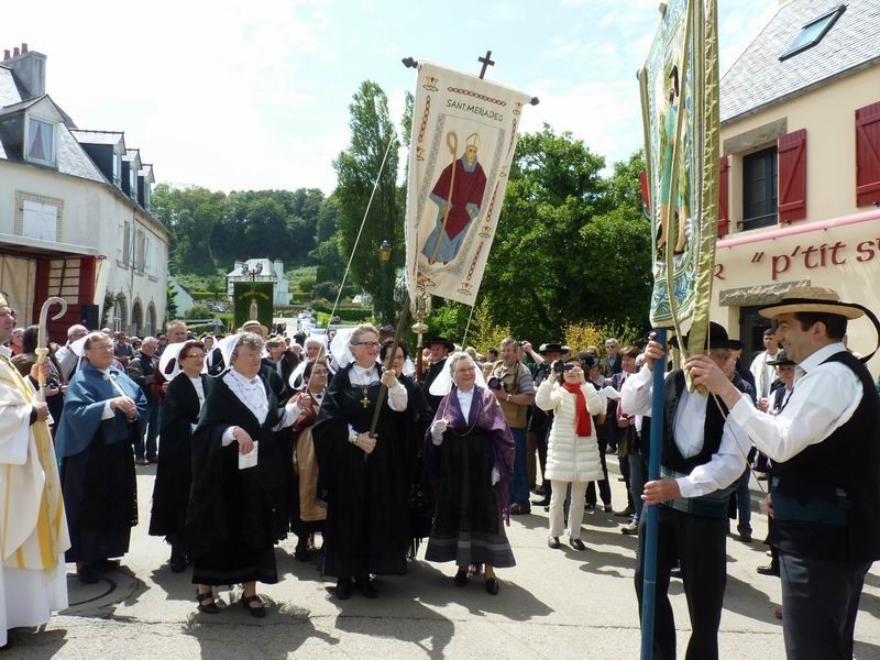 Le salut des bannières (2)