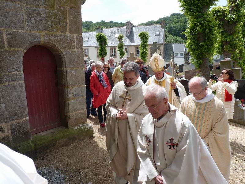 Entrée dans l'église (7)