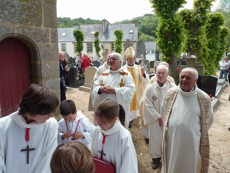 Entrée dans l'église (6)