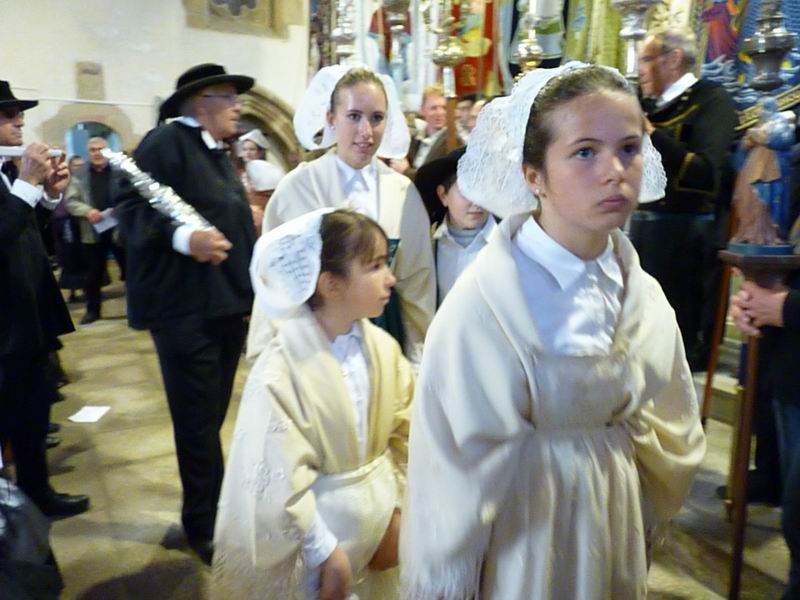 La procession arrive à son tour (1)