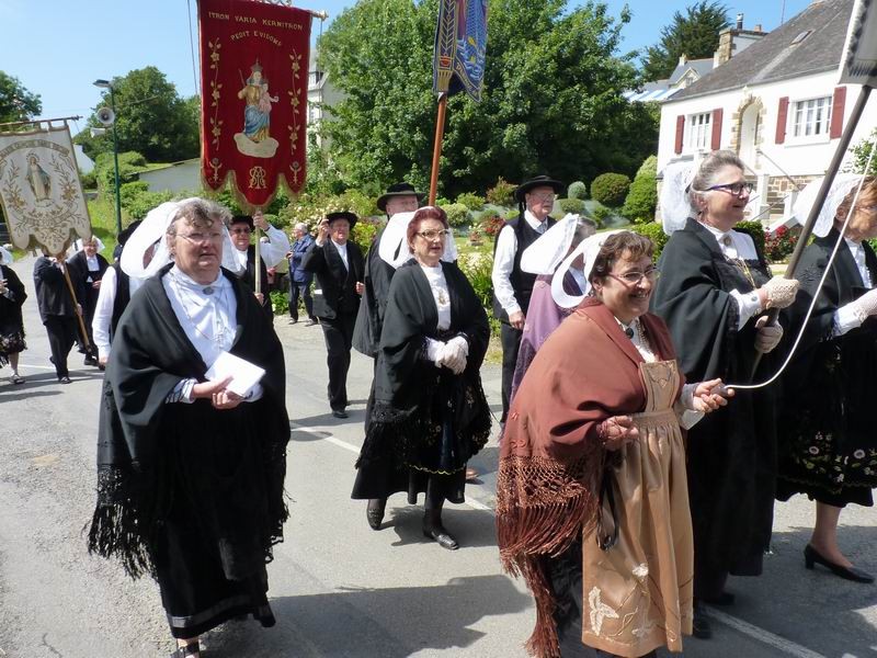 La procession vers la colline de Pen ar C'hra  (6)