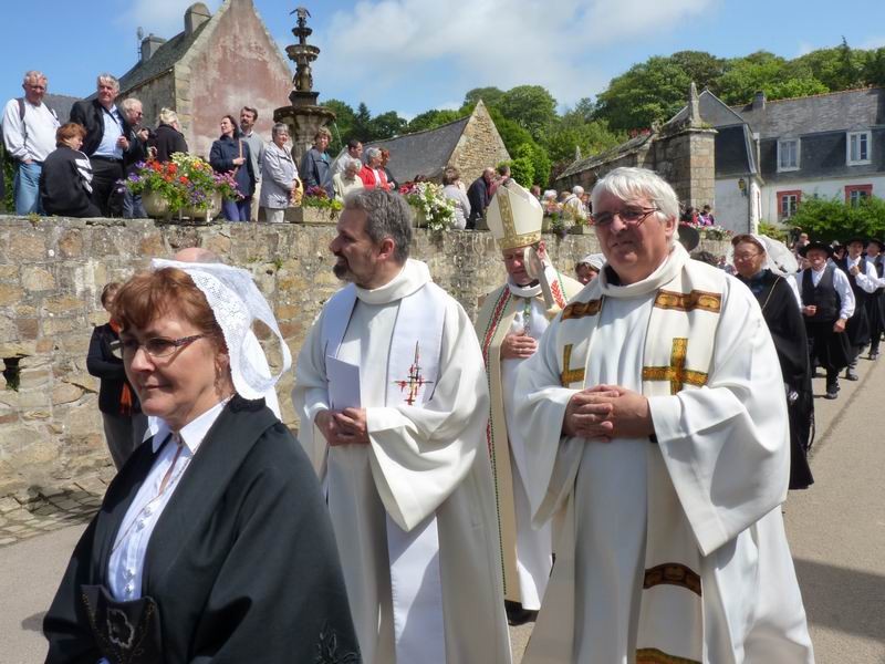 La procession vers la colline de Pen ar C'hra  (2)