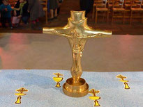 croix offerte par la paroisse de Réo