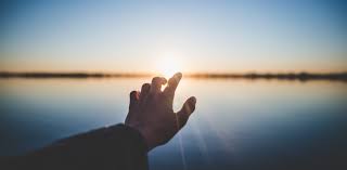 Or, la vie éternelle, c’est qu’ils te connaissent, toi le seul vrai Dieu, et celui  que tu as envoyé, Jésus Christ. (Jean 17, 3)