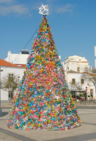 Of deze fantastische Kerstboom: fantasie hebben de Portugezen wel.....