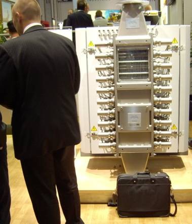 Abbildung 4: SMM 2008, Blick in das aktive Bauteil zur Abtötung von Bakterien und Viren nach dem UV-Prinzip der Firma Alfa-Laval. (Foto Dr. Hochhaus)