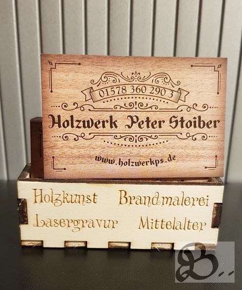 Holzwerk Peter Stoiber - Lasergravur - verzierte Visitenkartenbox