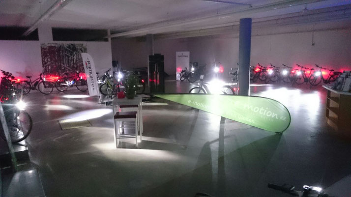 Um immer Licht ins Dunkle zu bringen, ist die richtige Beleuchtung am e-Bike wichtig. Vor allen Dingen liefert eine gute e-Bike Beleuchtung zusätzliche Sicherheit im Straßenverkehr.