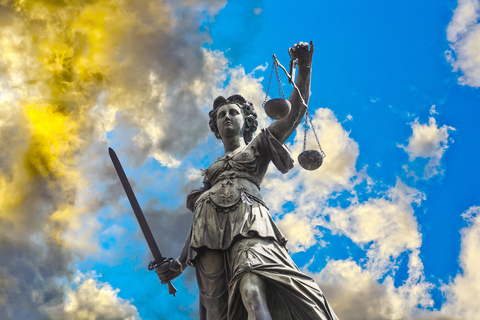 La main droite de Yahvé, l’action de Jéhovah est pleine de justice.