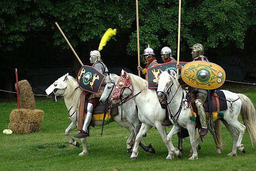 Les troupes auxiliaires étaient composées de tribus barbares au service de l'Empire romain. Ils constituent un soutien pour la fille du Roi du Sud selon la prophétie de Daniel.