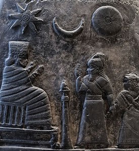 Triade Shamash, Sin et Ishtar. Les triades ont leur origine dans l'antique Babylone. D'autres triades ont ensuite vu le jour dont la Trinité.