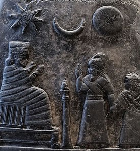 Triade Shamash, Sin et Ishtar. Les triades ont leur origine dans l'antique Babylone. D'autres triades ont ensuite vu le jour dont la Trinité.