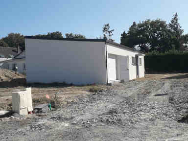 maison neuve de plain pied avec toit bac acier