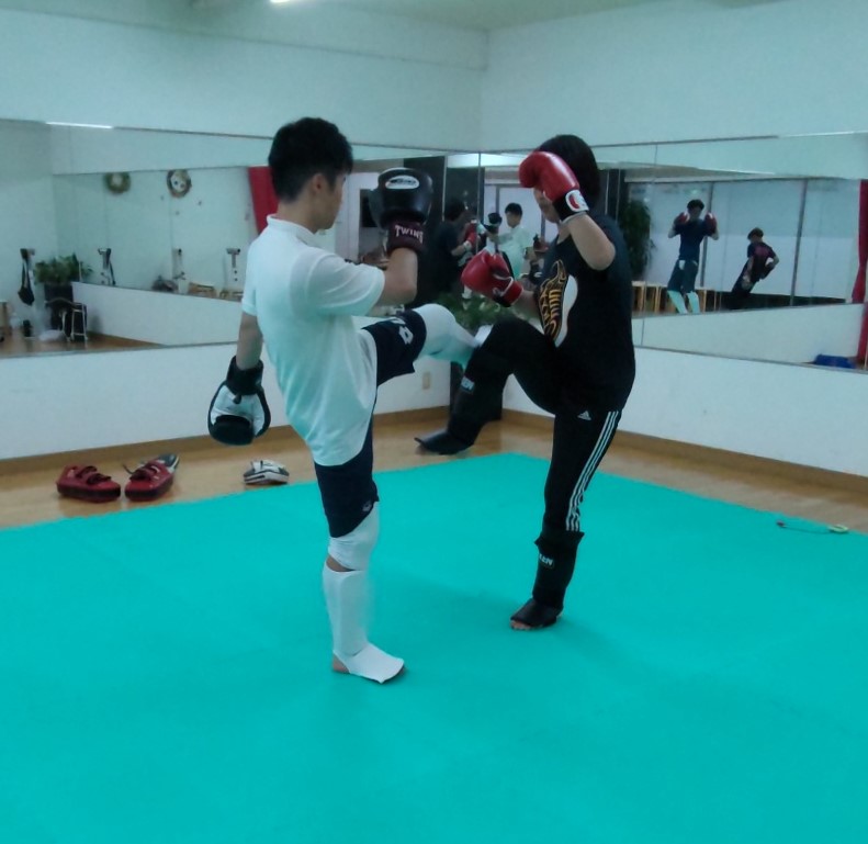 teamYAMATO奈良北支部【西大寺】シャドー。奈良市、生駒市、京都からキックボクシングの練習に来てます。
