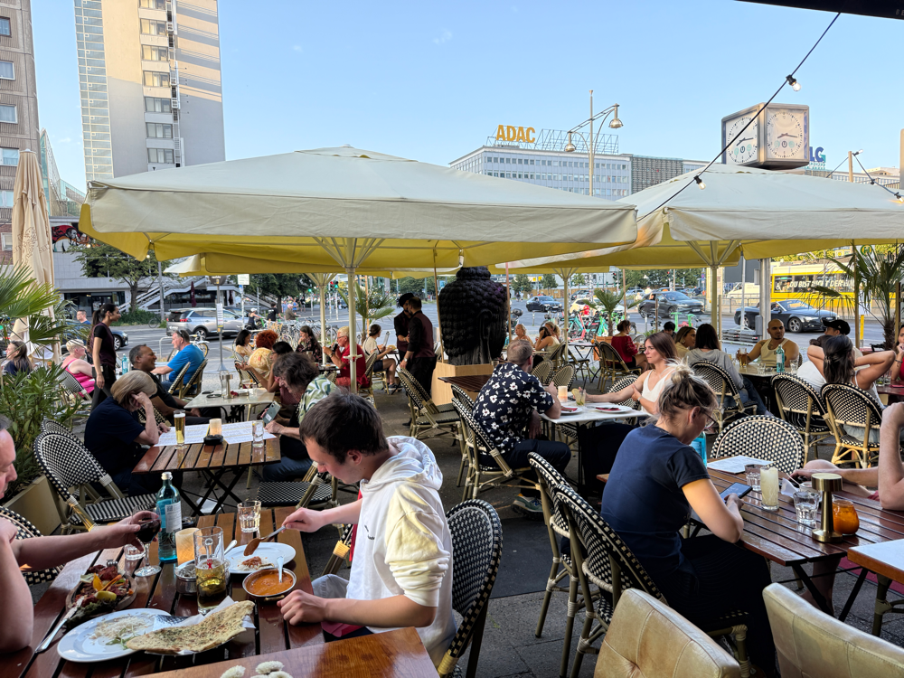 Aapka - INdisches Restaurant Alexanderplatz - Schöner Sommergarten in Berlin