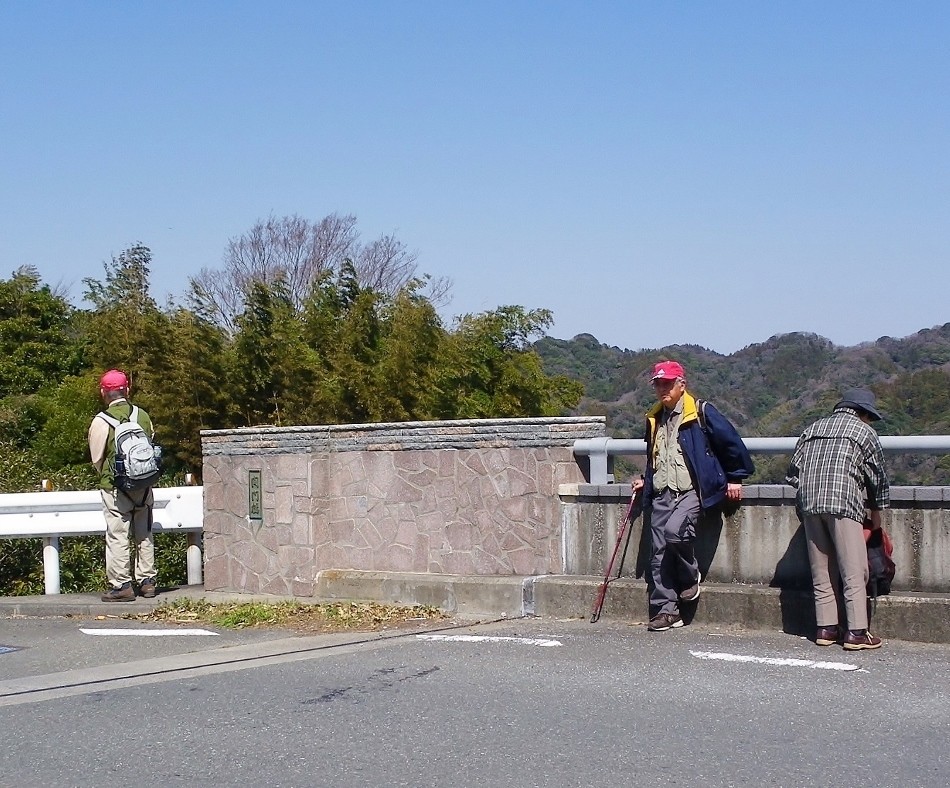 隧道上にて小休止