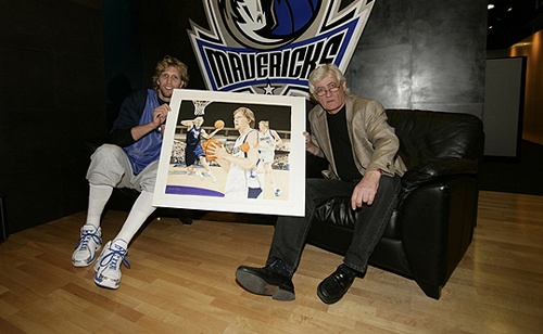 Dirk Nowitzki und Joachim Thiess mit der Original Collage