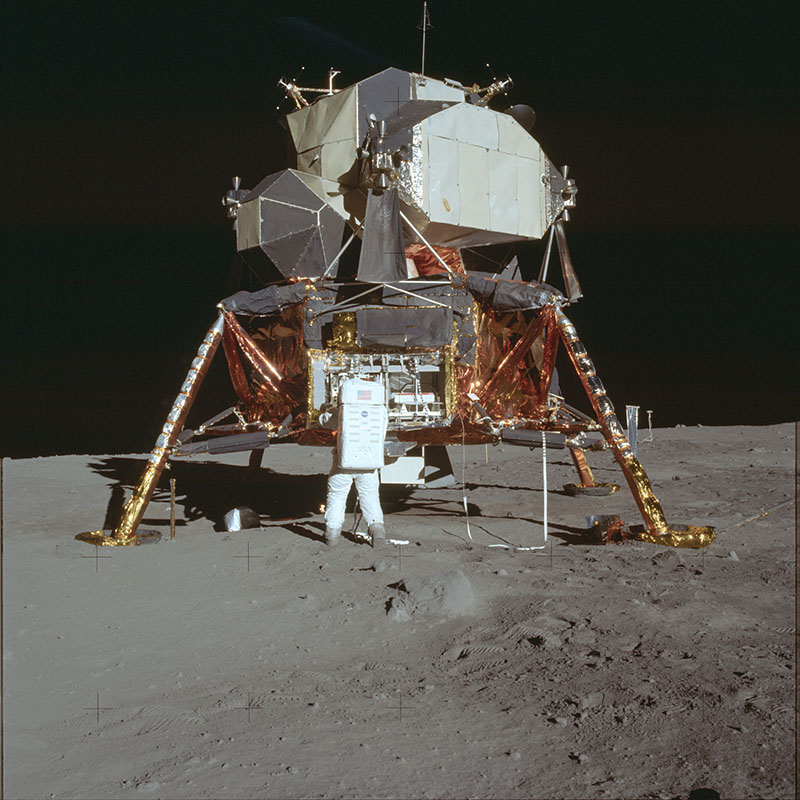 Астронавт Apollo 11 на Місяці. Стартап ньюс | Startup News