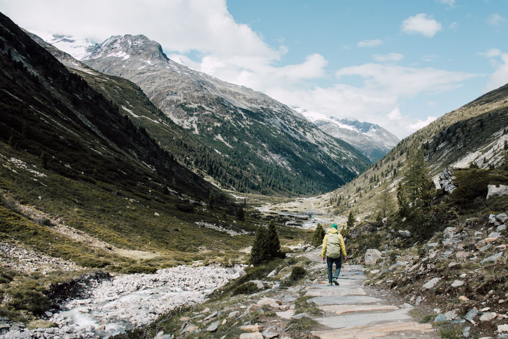 einfache Wanderung im Zillertal in atemberaubender Naturkulisse: vom Schlegeis Stausee, über den Zamser Grund zum Pfitscher Joch und den Pfitscher Joch Bergseen, Einkehr im ältesten Schutzhaus Südtirols, dem Pfitscher-Joch-Haus 