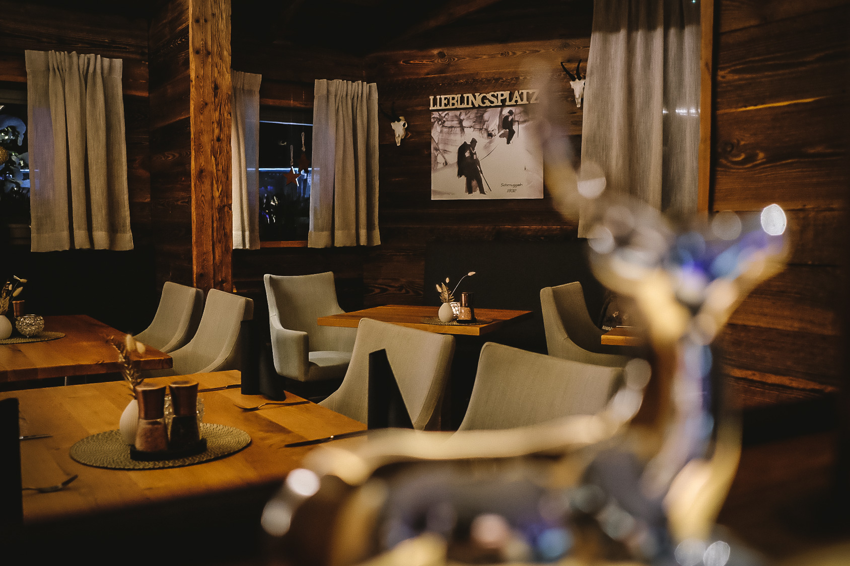 Restaurant mit Panoramablick im Margarethenstein Kaprun, stilvolles Ambiente und alpine Küche #mountainhideaways #memberhotel ©Mela Hipp