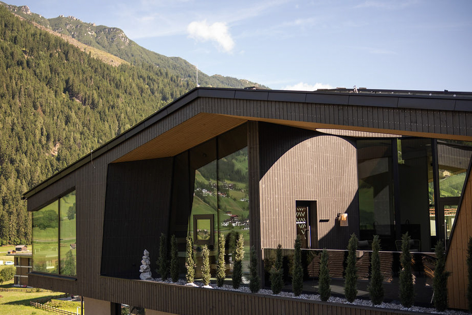 Elva Stubai in Neustift im Stubaital – Tyrol, family-run aparthotel … Member of Mountain Hideaways – the most beautiful hotels in the Alps ©Mela Hipp _fullwidth-story-splash