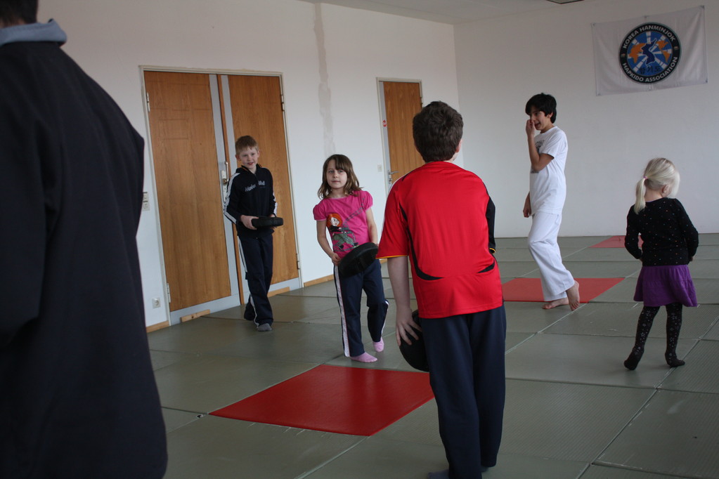 Kinder Selbstverteidigung - Gewaltdeeskalation - Selbstbehauptung - Sportschule Jan Springer März 2011