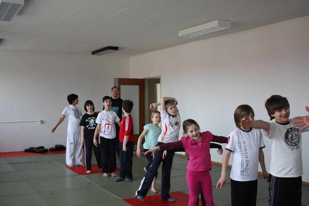 Kinder Selbstverteidigung - Gewaltdeeskalation - Selbstbehauptung - Sportschule Jan Springer März 2011