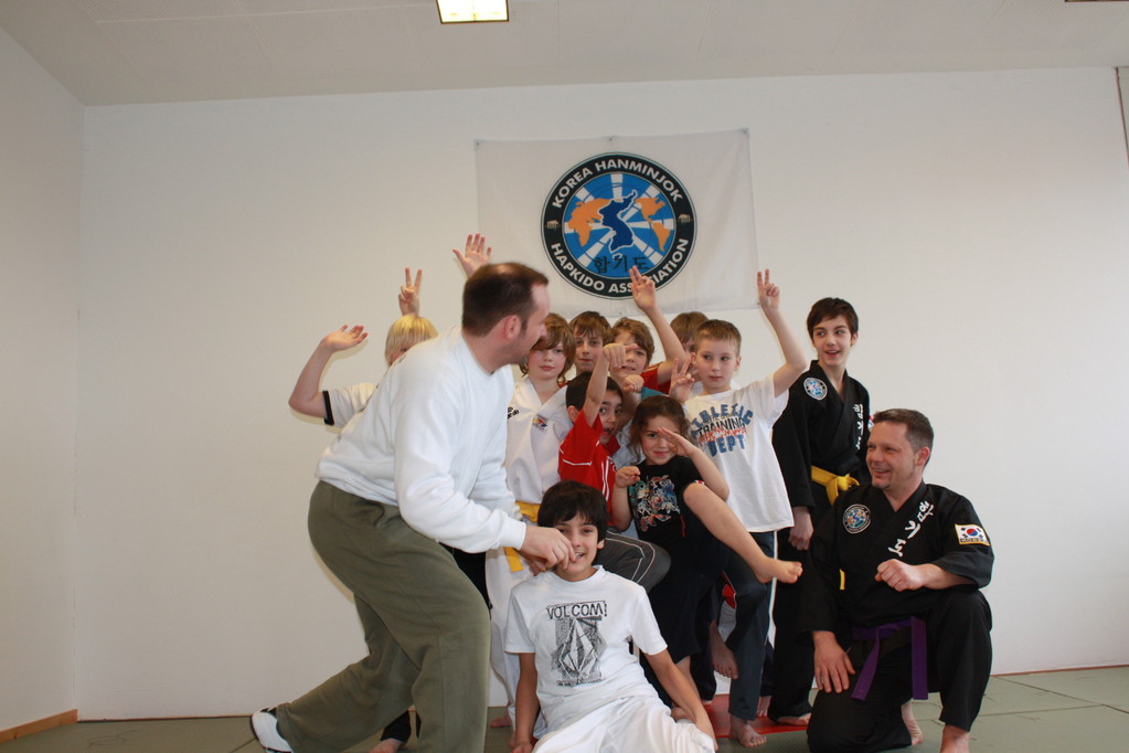 Kinder Selbstverteidigung - Gewaltdeeskalation - Selbstbehauptung - Sportschule Jan Springer Januar 2011