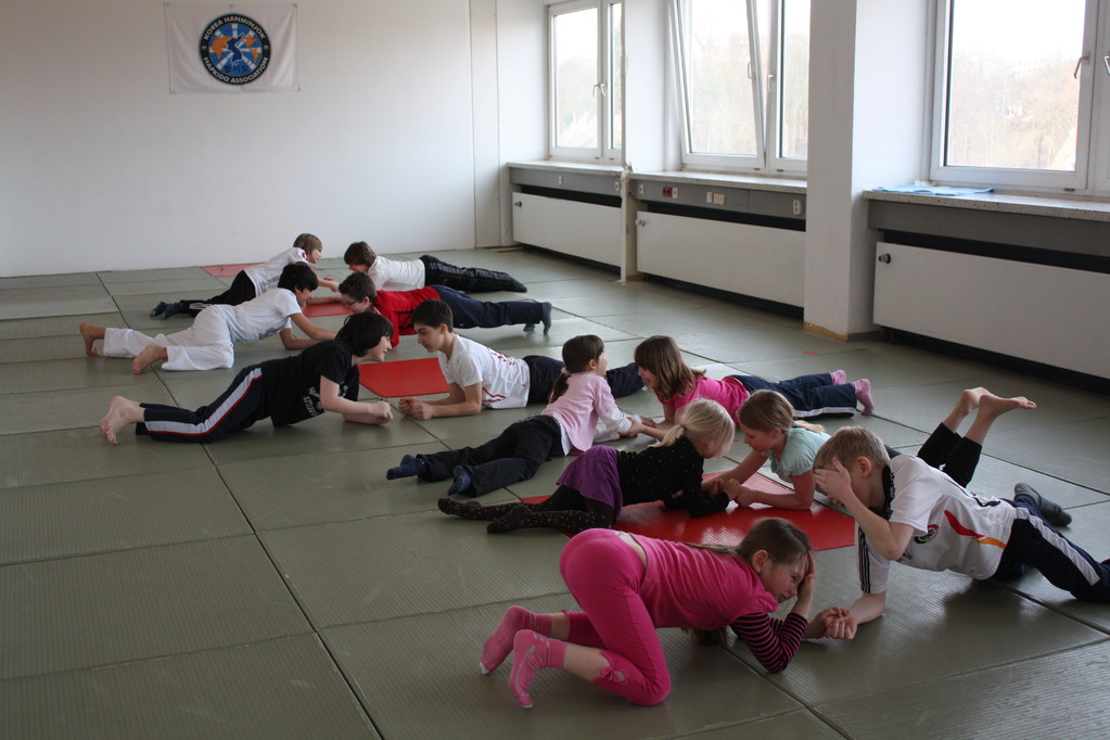 Kinder Selbstverteidigung - Gewaltdeeskalation - Selbstbehauptung - Sportschule Jan Springer März 2011