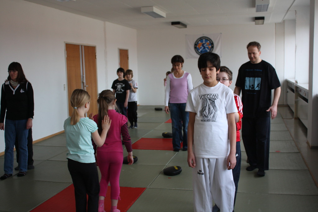 Kinder Selbstverteidigung - Gewaltdeeskalation - Selbstbehauptung - Sportschule Jan Springer März 2011