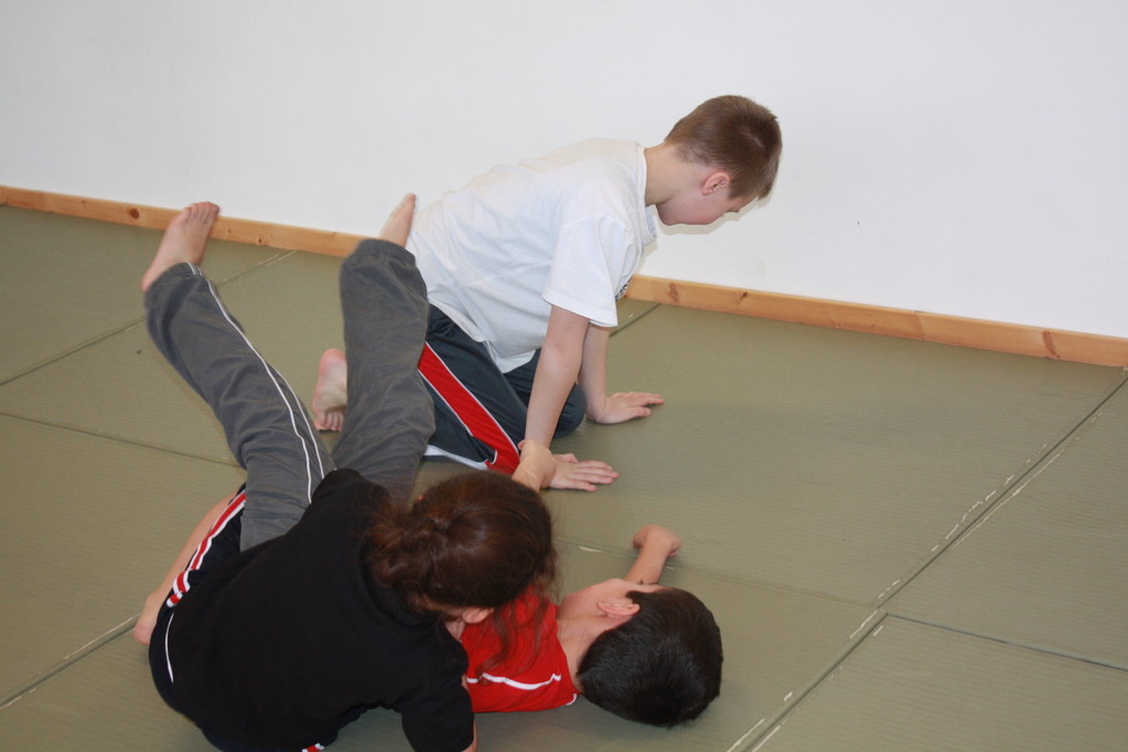 Kinder Selbstverteidigung - Gewaltdeeskalation - Selbstbehauptung - Sportschule Jan Springer Januar 2011