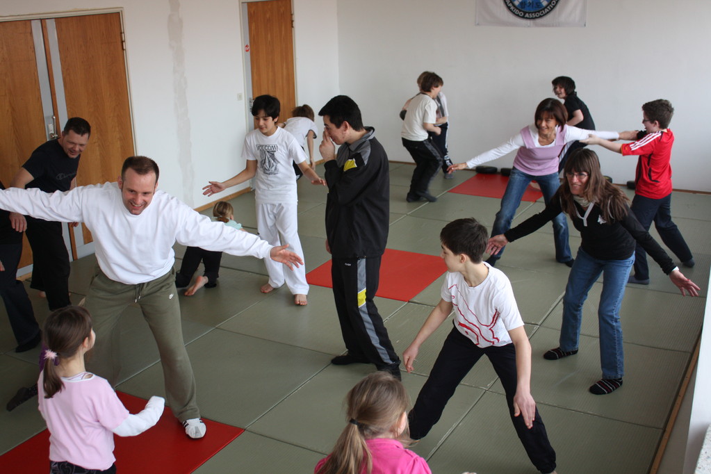 Kinder Selbstverteidigung - Gewaltdeeskalation - Selbstbehauptung - Sportschule Jan Springer März 2011