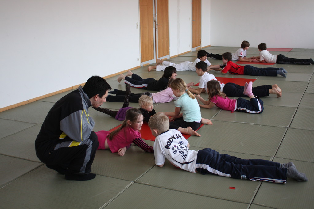 Kinder Selbstverteidigung - Gewaltdeeskalation - Selbstbehauptung - Sportschule Jan Springer März 2011