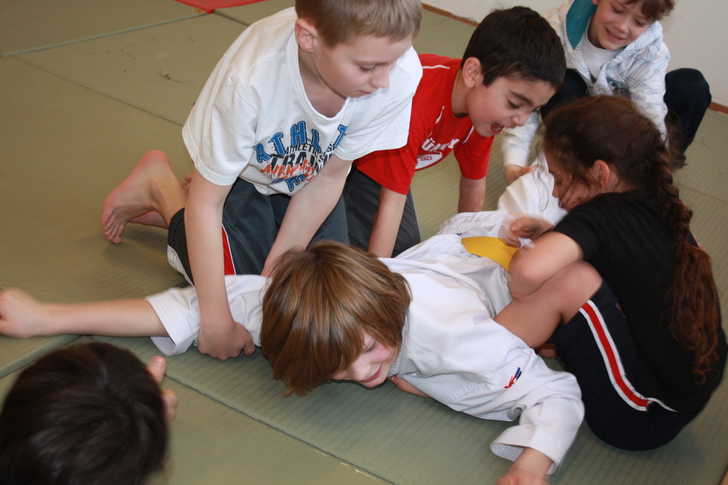 Kinder Selbstverteidigung - Gewaltdeeskalation - Selbstbehauptung - Sportschule Jan Springer Januar 2011