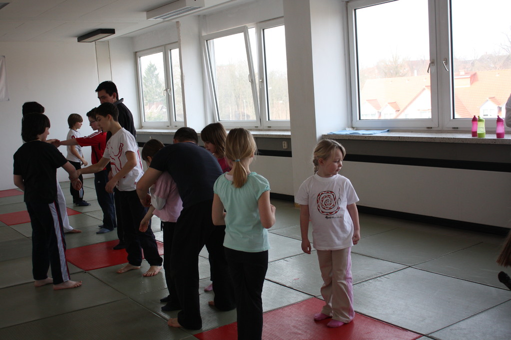 Kinder Selbstverteidigung - Gewaltdeeskalation - Selbstbehauptung - Sportschule Jan Springer März 2011