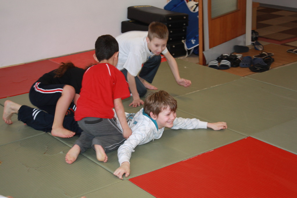 Kinder Selbstverteidigung - Gewaltdeeskalation - Selbstbehauptung - Sportschule Jan Springer Januar 2011