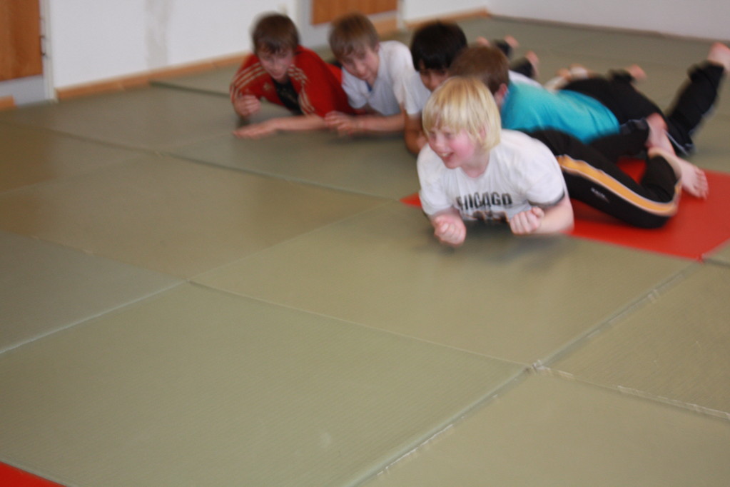 Kinder Selbstverteidigung - Gewaltdeeskalation - Selbstbehauptung - Sportschule Jan Springer Januar 2011