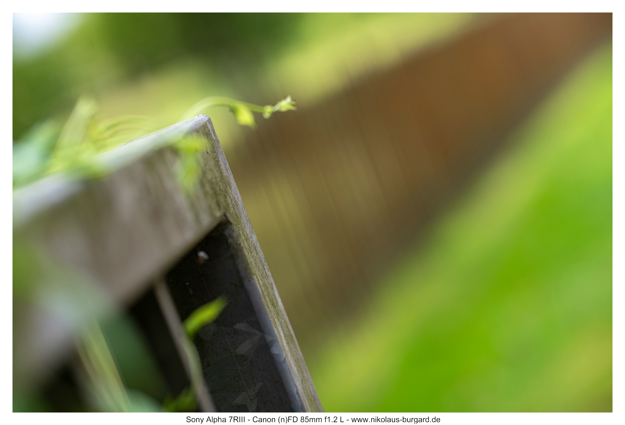 f2.8