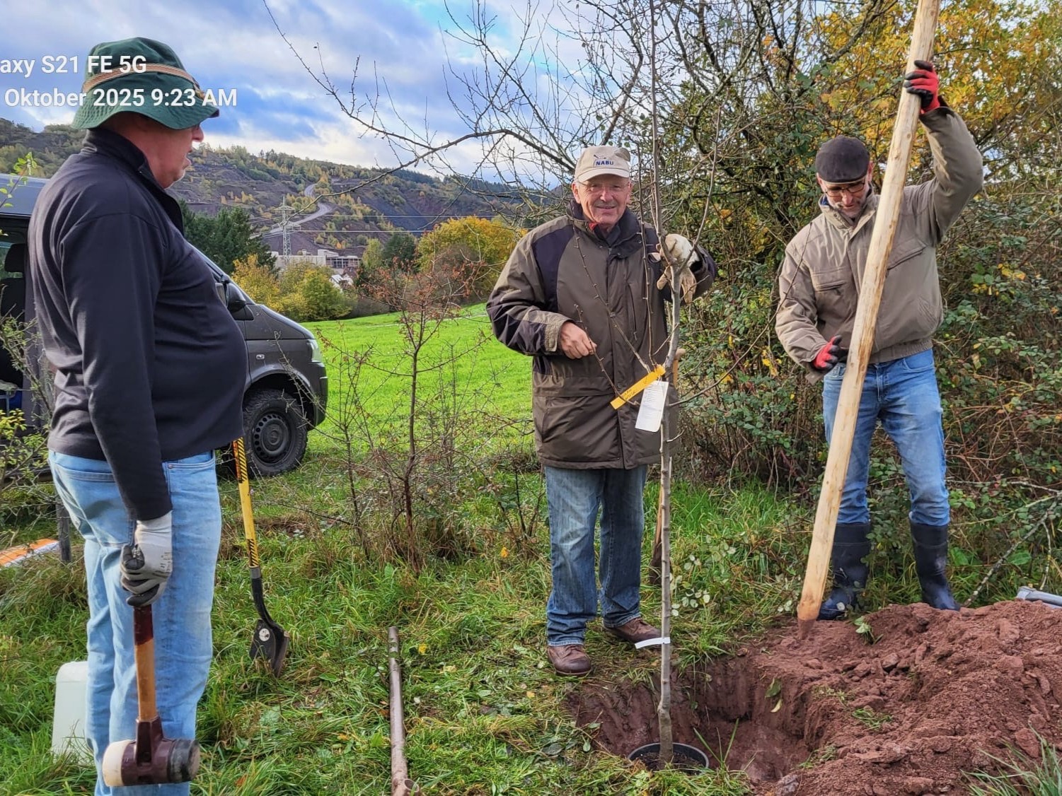 Mit vereinten Kräften - Foto: NABU Kusel