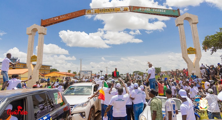Célébration de la Tabaski : le Chef de l'État Colonel Mamadi Doumbouya accueilli à l'arc de bienvenue de Kankan